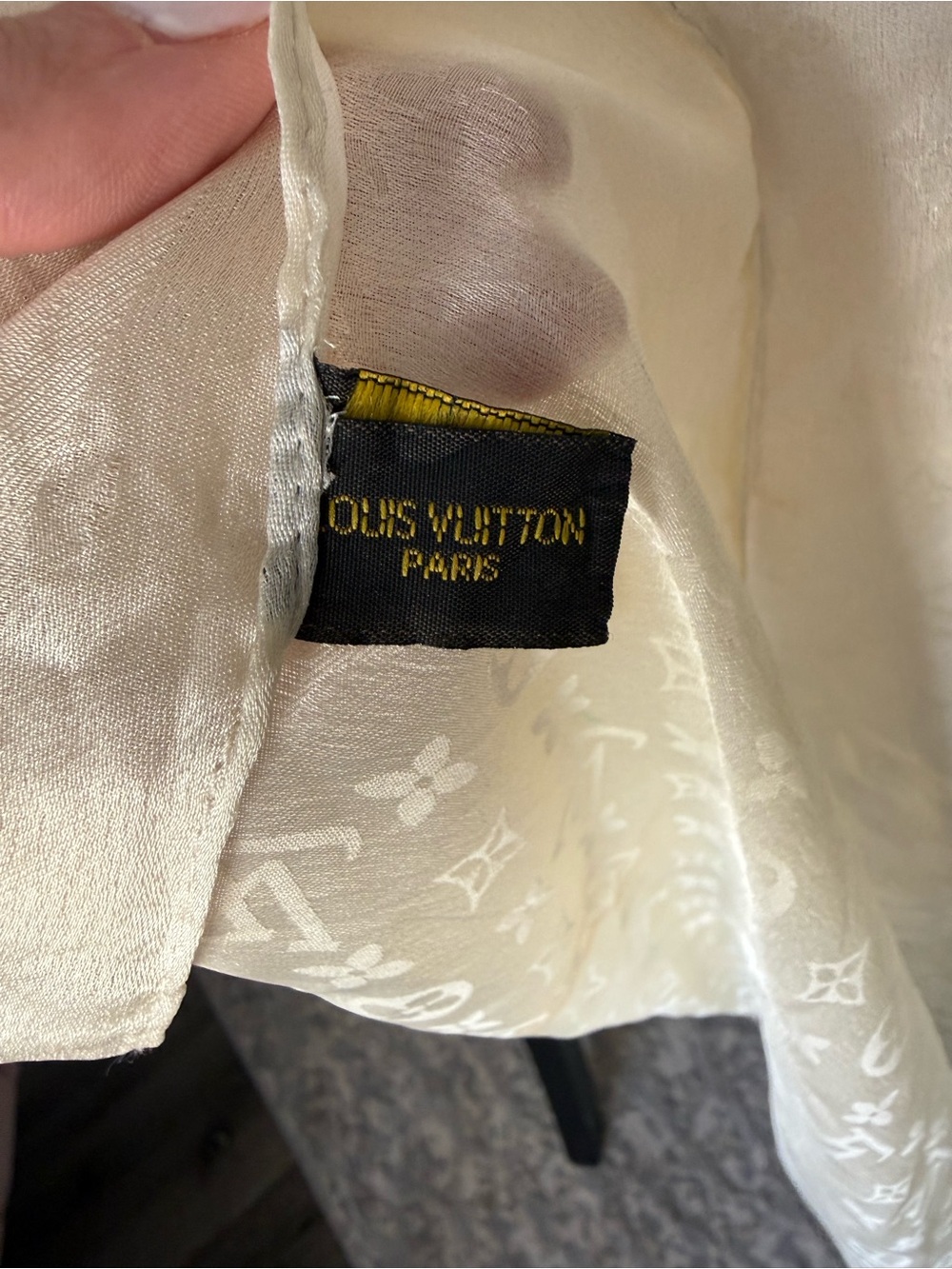 Louis Vuitton Vintage Monogram 100% Silk Scarf Wrap Ivory Cream - Picture 7 of 11